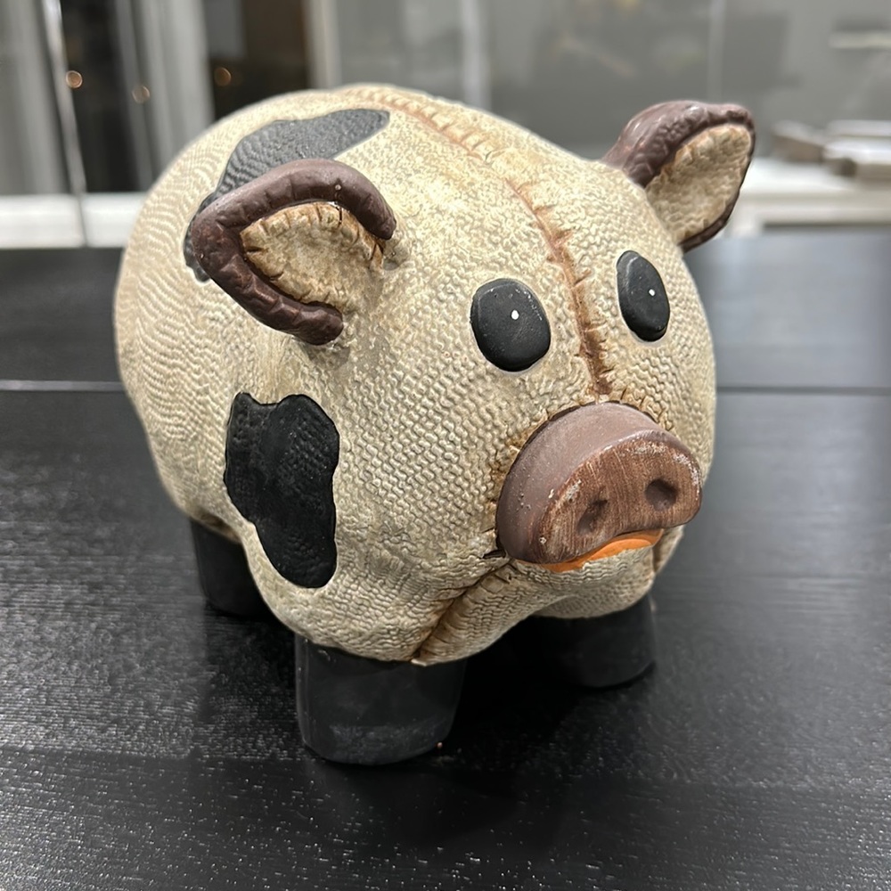 Stitched Burlap Effect Ceramic Pig Statue - Picture 2 of 12